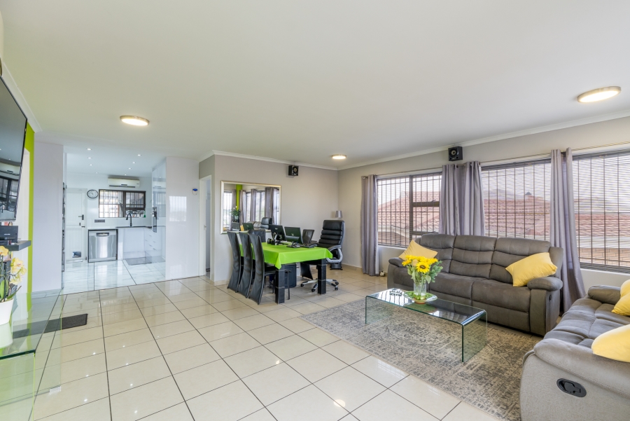 3 Bedroom Property for Sale in Protea Village Western Cape